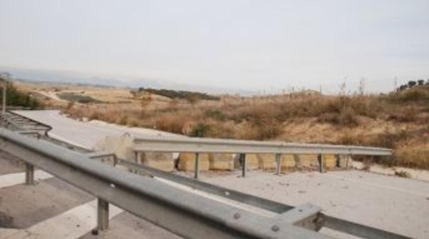 Adana-karaisalı Otoban &Ccedil;ıkışı Kapatıldı