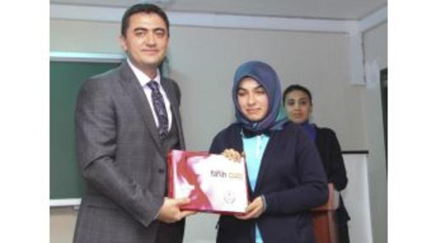 Ahlat&rsquo;ta Tablet Dağıtımı