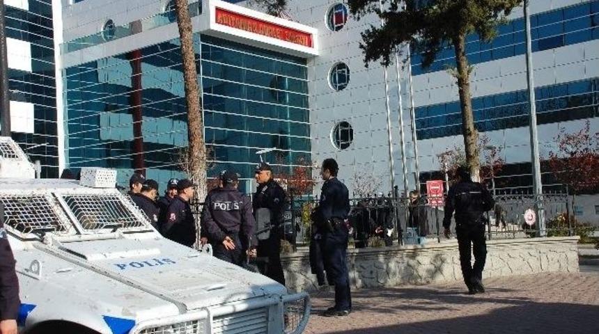 Kck Soruşturması Kapsamında 44 Kişi Mahkemeye &Ccedil;ıkarıldı