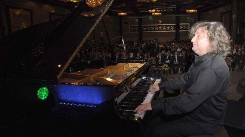 Tuluyhan Uğurlu&rsquo;dan Piyano Resitali