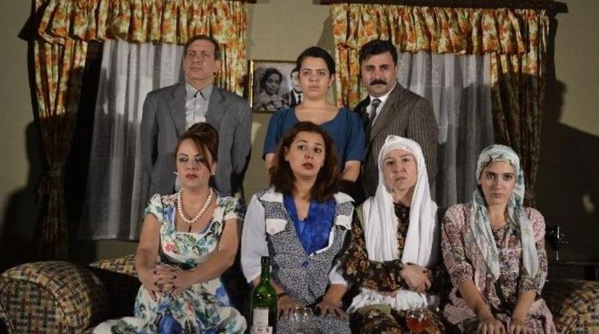 B&uuml;y&uuml;kşehir Tiyatrosu Kozan Ve Kadirli&rsquo;de Sahne Aldı