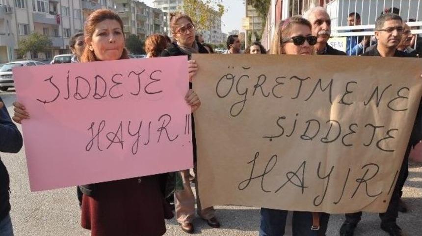 M&uuml;d&uuml;r Yardımcısına Saldıran Veli Son Anda Engellendi