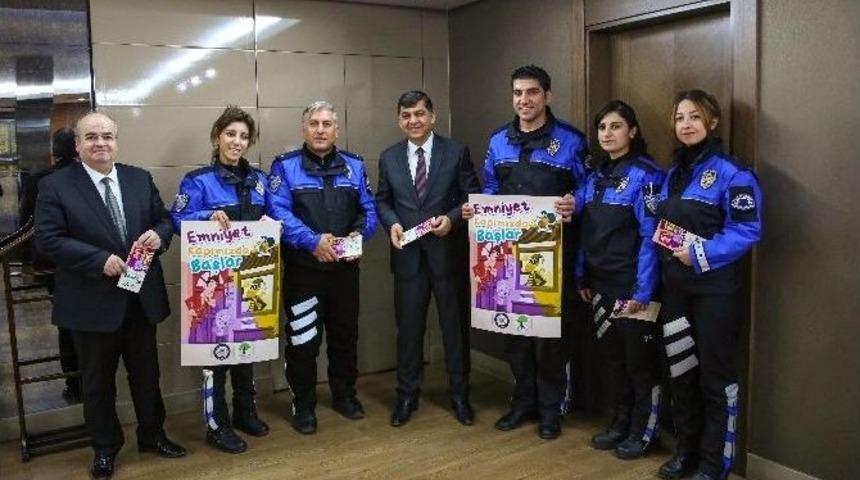 &lsquo;emniyet Kapımızda Başlar&rsquo; Broş&uuml;rleri Teslim Edildi