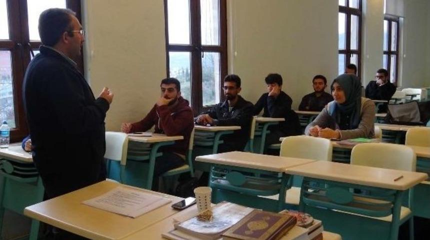 Sa&uuml;&rsquo;de &ldquo;pop&uuml;ler Dini Akımlar&rdquo; Konulu Seminer D&uuml;zenlendi