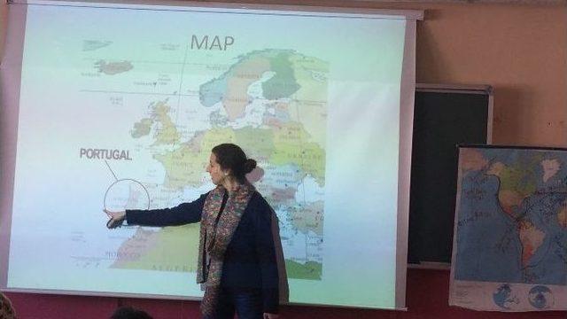 Portekizli Kızlar Hasköy’de Öğrencilerle Bir Araya Geldi