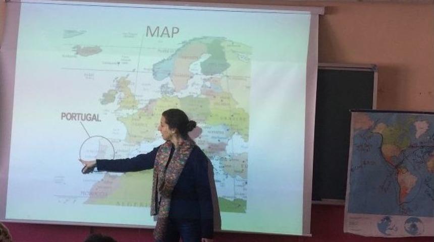 Portekizli Kızlar Hasköy’de Öğrencilerle Bir Araya Geldi