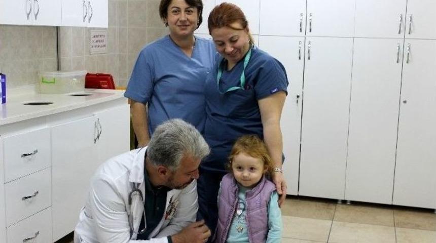 Küçük Kazazede, Kendisini İyileştiren Doktorlara Teşekküre Gitti