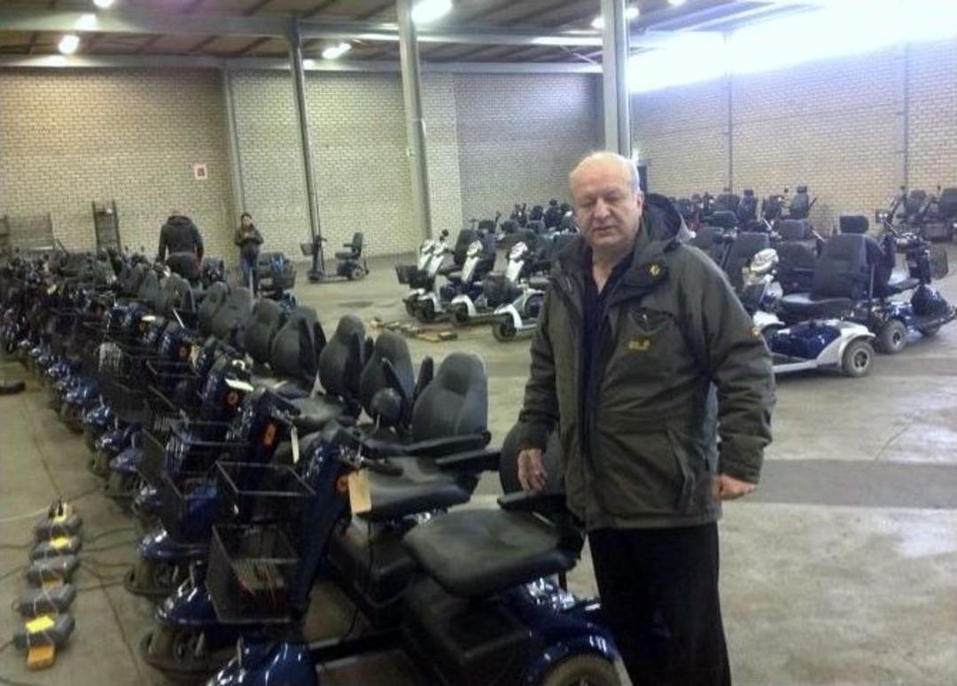 Gurbet&ccedil;ilerden K&uuml;tahyalı Engellilere Ak&uuml;l&uuml; Araba Yağmuru