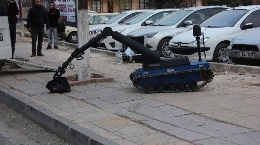 Belediye Binası &Ouml;n&uuml;nde Ş&uuml;pheli Paket Paniği