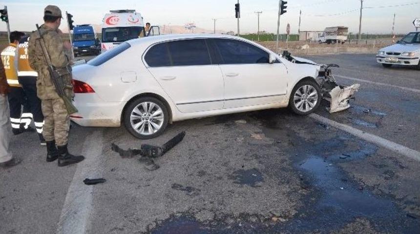 Otomobille Kamyonet &Ccedil;arpıştı