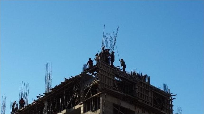 Tehlikeye Aldırmadan 7. Katta Cambaz Gibi Çalışıyorlar