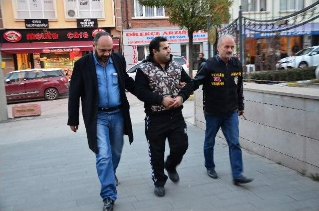 Eskişehir&rsquo;de Y&uuml;zlerce &Ccedil;alıntı &Uuml;r&uuml;n Ele Ge&ccedil;irildi