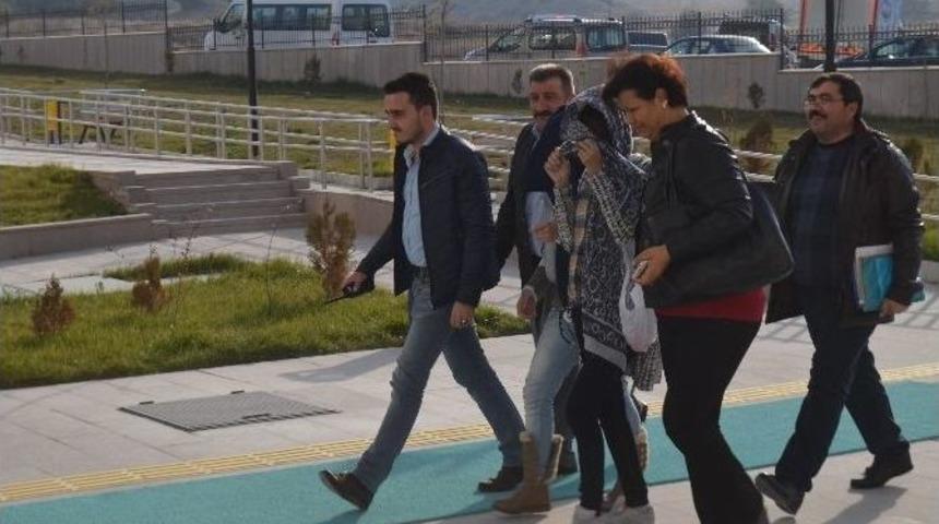 Hırsızlar Ev Sahibinden Ka&ccedil;amadı