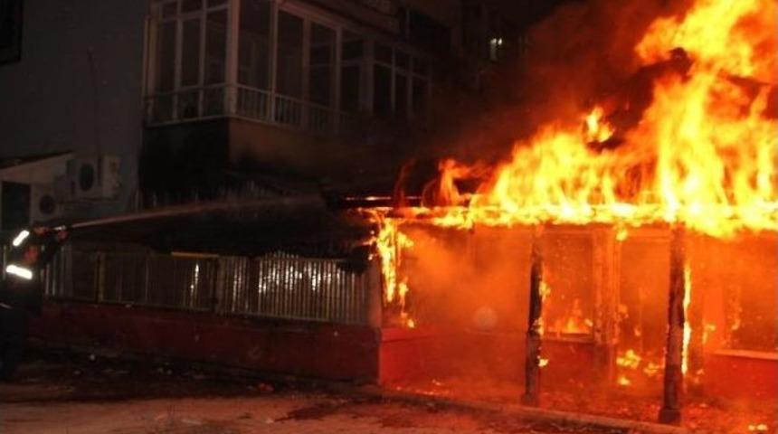 Tek Katlı Bina Alev Topuna D&ouml;nd&uuml;