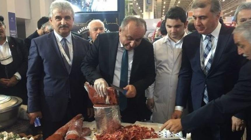 Başkan Babaş, İzmir Fuarı&rsquo;nda Pastırma Dağıttı