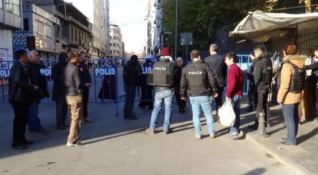 Sur&rsquo;da Yasak Kalktı, Esnaf Tedirgin