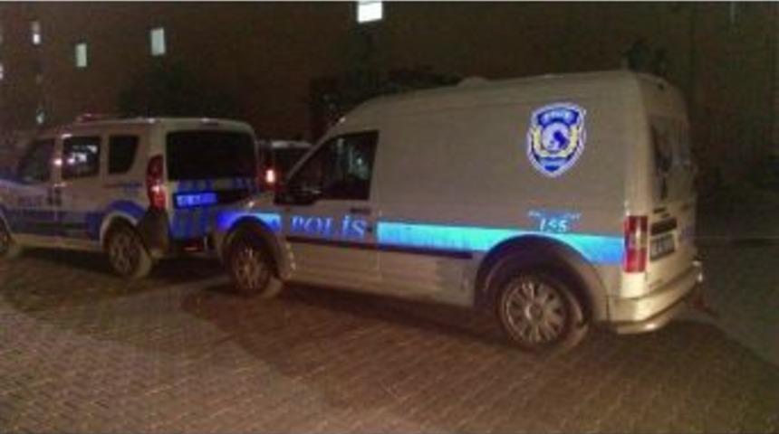 Tartışma Kanlı Bitti: &Uuml;&ccedil; Yaralı