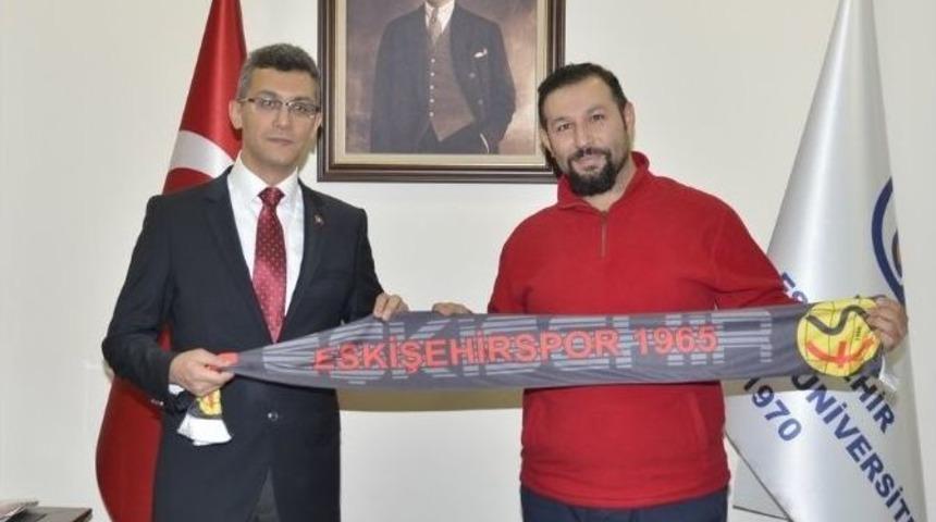 Esog&uuml;&rsquo;den Eskişehirspor&rsquo;a Dev Bayraklı Destek
