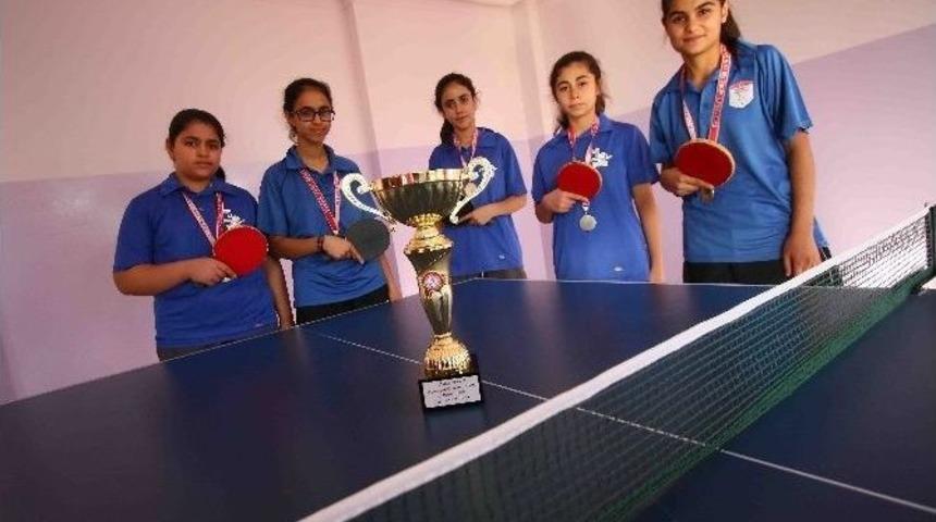 Bayraklı’nın Kızları Başarıdan Başarıya Koşuyor