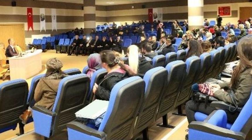 Kb&uuml;&rsquo;de İslamcılık Ve Sonrası Konulu Konferans D&uuml;zenlendi
