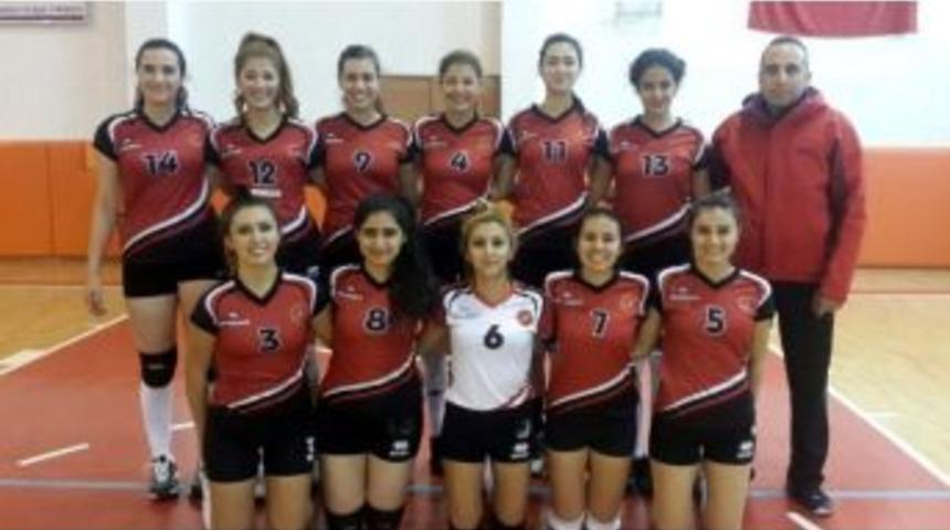 Neh&uuml; Bayan Voleybol Takımı &Uuml;nilig Yarı Finallerine Katılmaya Hak Kazandı