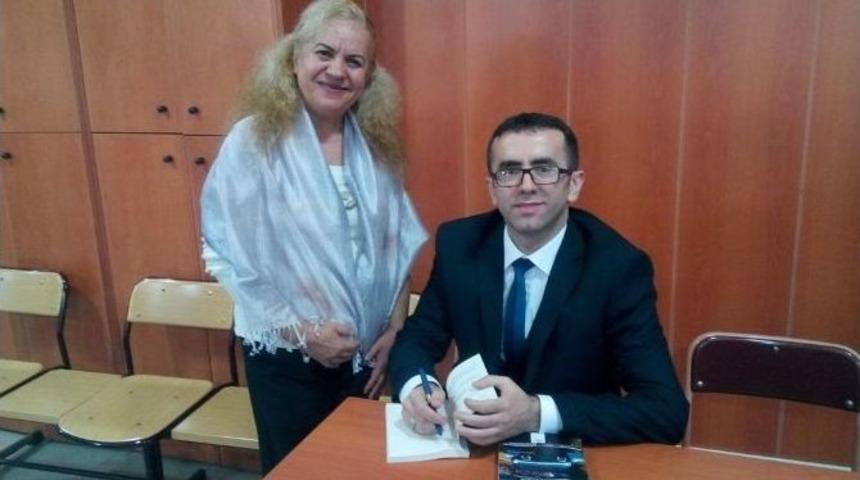 Burhaniyeli Yazar Kitaplarını Tanıttı