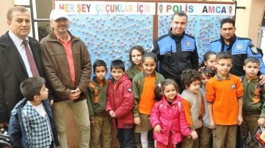 Polisten Öğrencilere Şeker