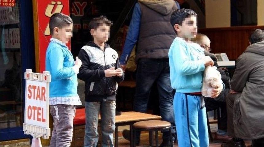 M&uuml;lteci &Ccedil;ocukların Ekmek M&uuml;cadelesi