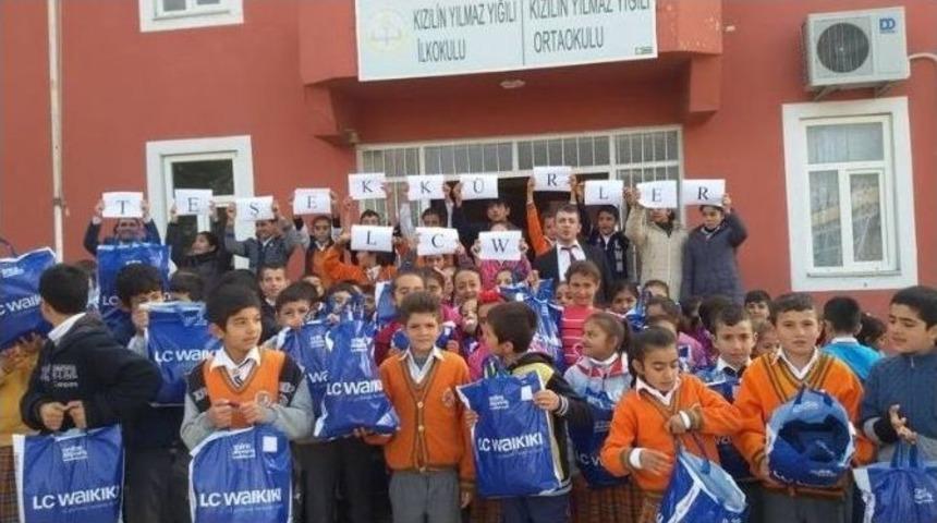 Besni İl&ccedil;esinde &Ouml;ğrenciler Giydirildi