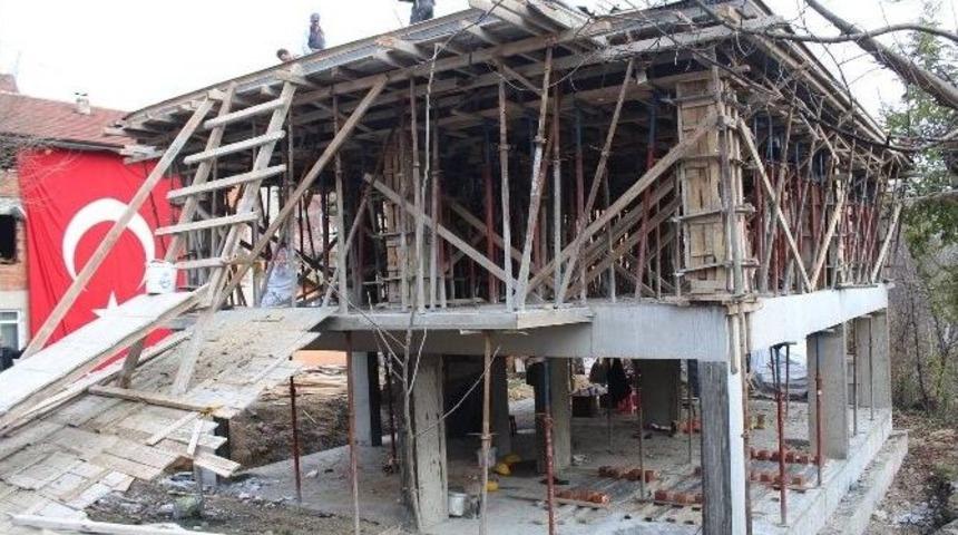Şehit Ailesinin Evi T&uuml;m Hızıyla Yapılıyor