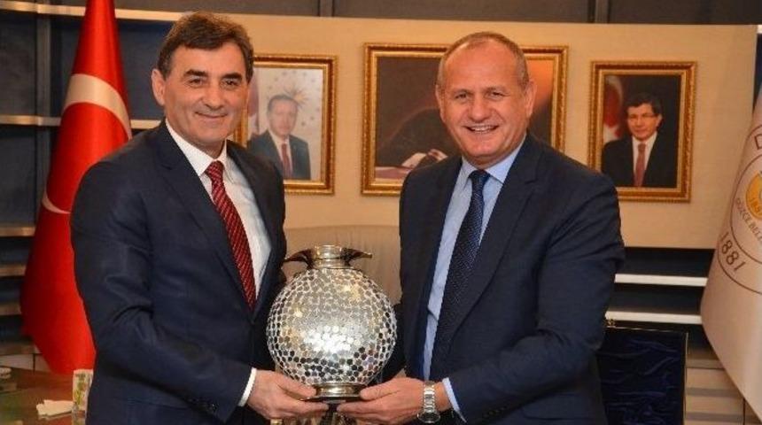 Kosova Kamu Y&ouml;netimi Bakanı Başkanı Ziyaret Etti