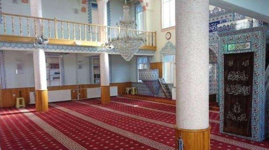 1 Ayda 30 Cami Temizlendi