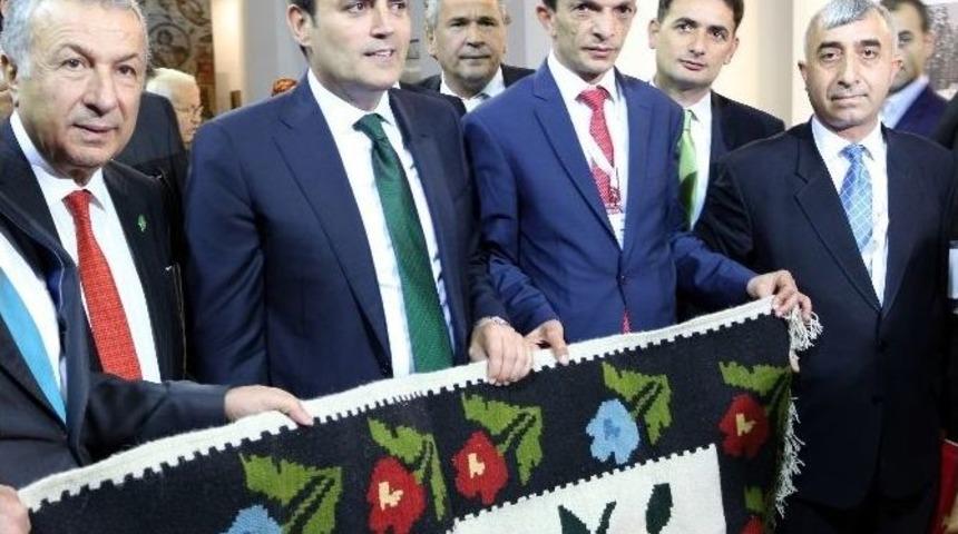 Bakan &Uuml;nal, Serka Standını Ziyaret Etti