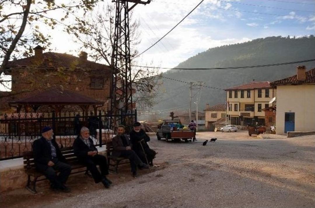 (&ouml;zel Haber) Tarihi Kiliseyi Arkeologlardan &Ouml;nce Defineciler Ortaya &Ccedil;ıkaracak