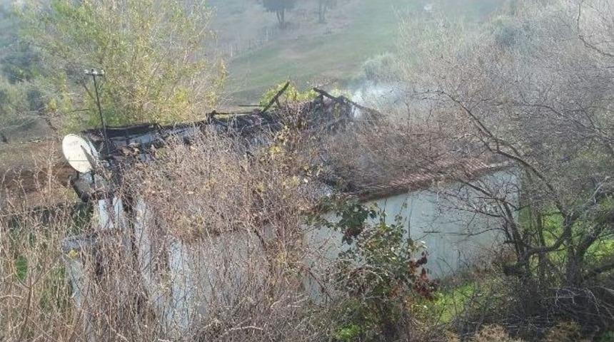 &Ccedil;ine&rsquo;de Yangın Bir Evi K&uuml;l Etti