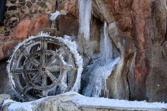 Erzurum’da Soğuk Havalar Hayatı Olumsuz Etkiliyor