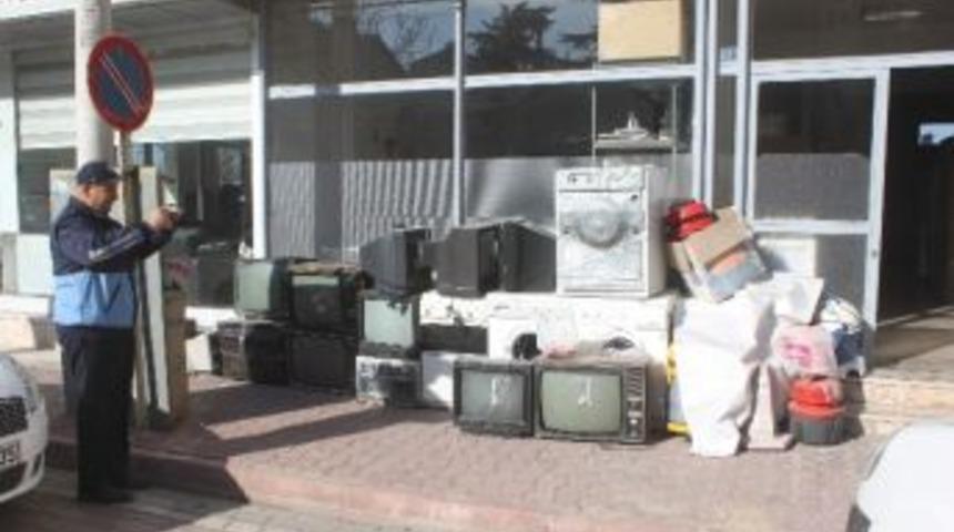 Beyşehir Zabıtası&rsquo;ndan Kaldırım İşgallerine Fotoğraflı Denetim