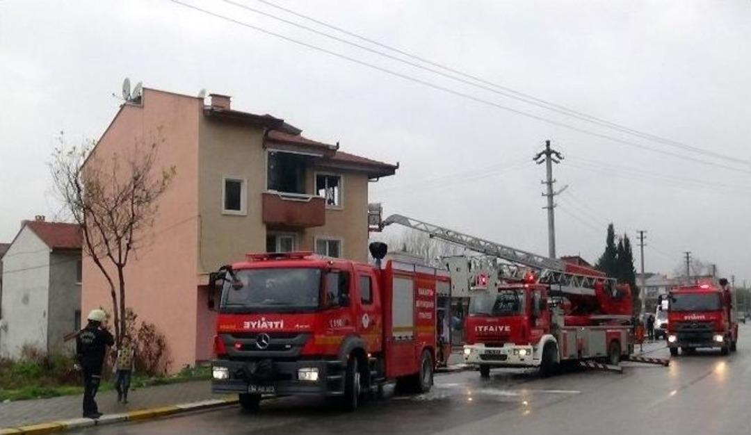 Elektrik Kontağından &Ccedil;ıkan Yangın Evi K&uuml;l Etti