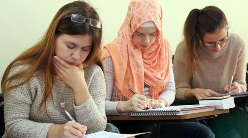 Rus Gelinler T&uuml;rk&ccedil;e &Ouml;ğreniyor