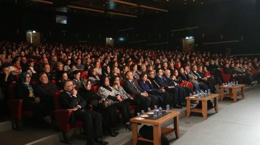 &rsquo;aile Saadeti&rsquo; Sahnelendi