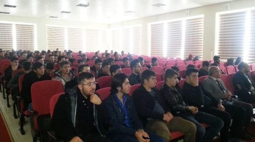 &Ouml;ğrencilere İnşaatta İnavasyon Semineri Verildi