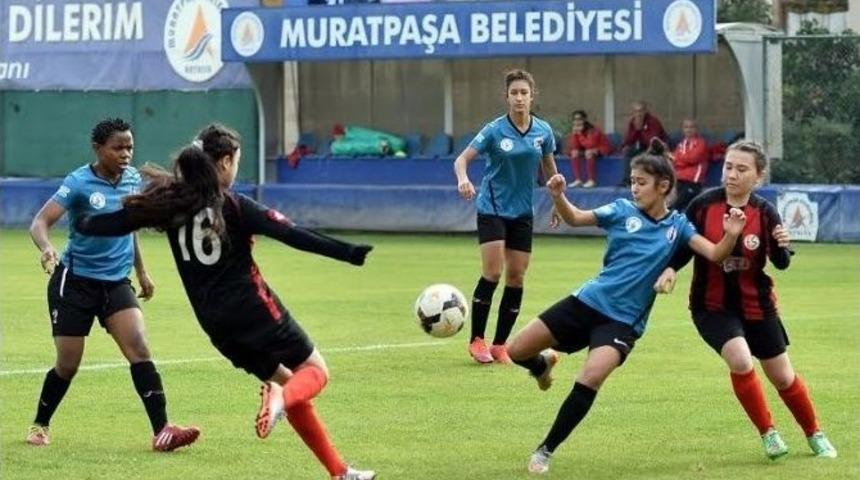 Muratpaşa&rsquo;nın Kadınları Eskişehir&rsquo;i Farklı Yendi