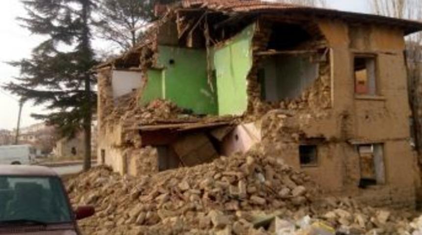 Ereğli’de Metruk Binalar Yıkılıyor