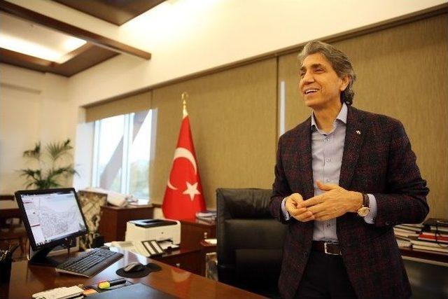 Başkan Demir’den Tarihi Yarımada’daki Çatı Kullanımı Haberlerine Cevap