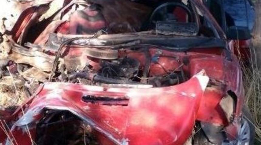 Hurda Yığınına D&ouml;nen Otomobilden 5 Kişi Sağ Kurtuldu