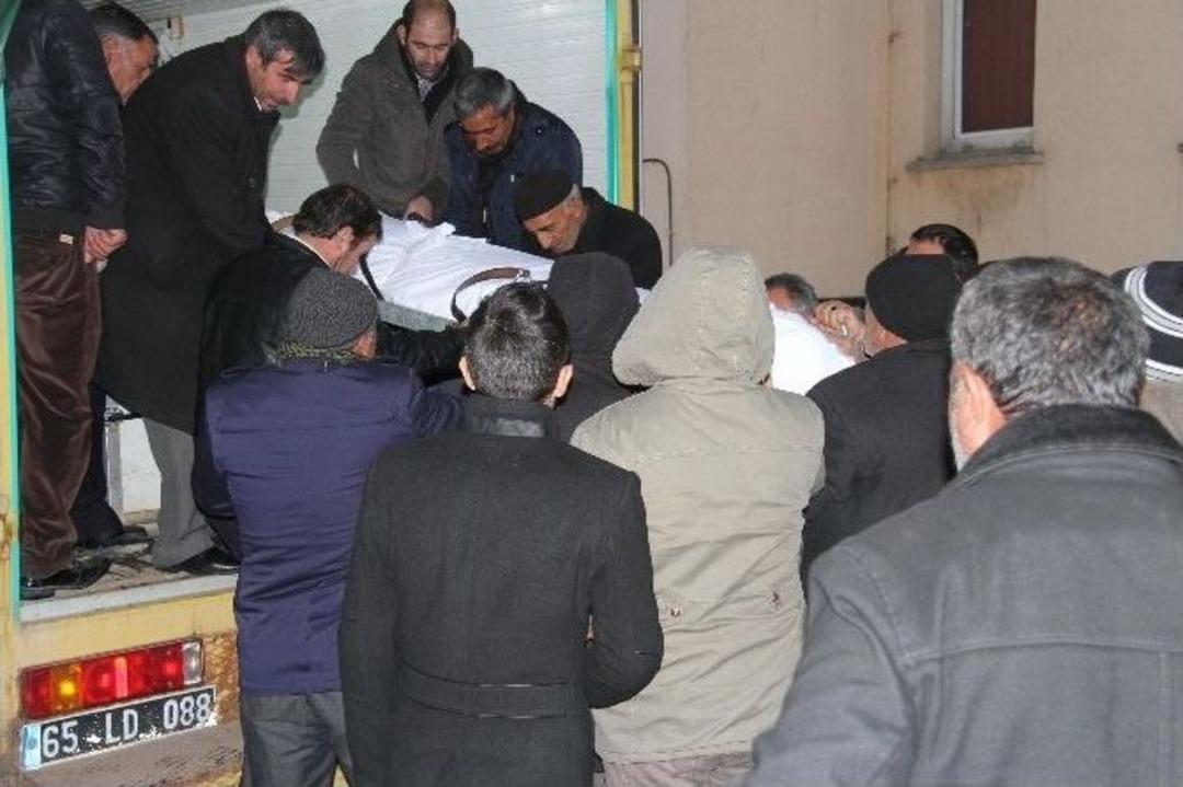 Cenazeler G&ouml;zyaşları İ&ccedil;erisinde Defnedildi