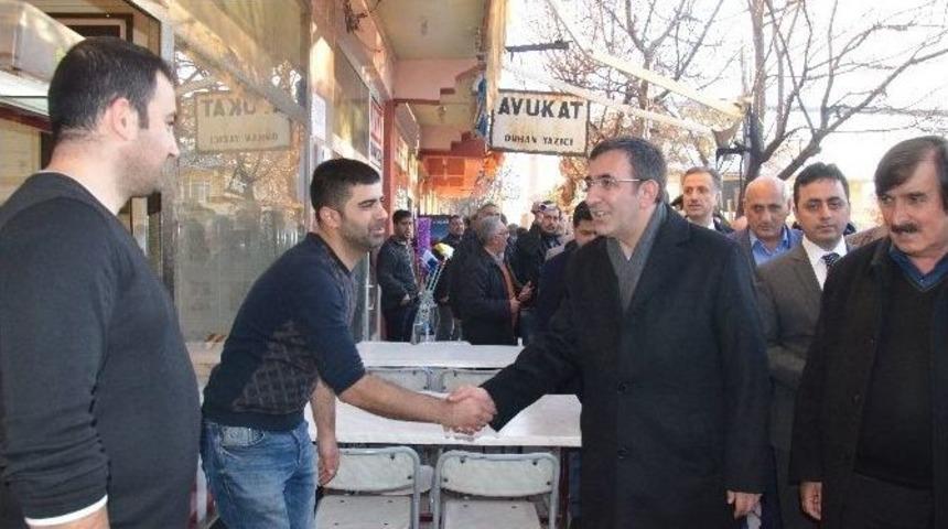 Bakan Yılmaz, Deprem B&ouml;lgesinde İncelemede Bulundu