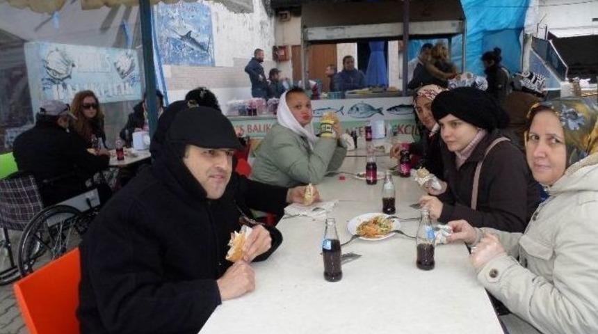 Engelli Ve Aileleri &Ccedil;ocukluklarına Geri D&ouml;nd&uuml;