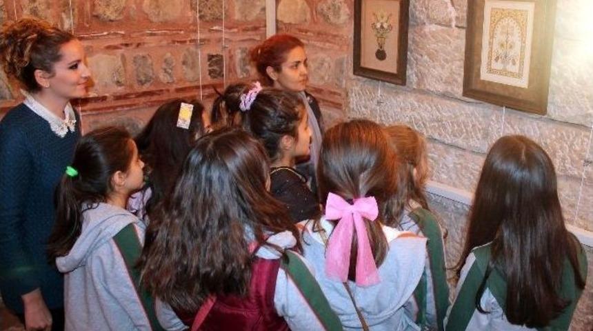 K&uuml;lt&uuml;rl&uuml; &Ouml;ğrenciler Kaatı Sanatına El Attı