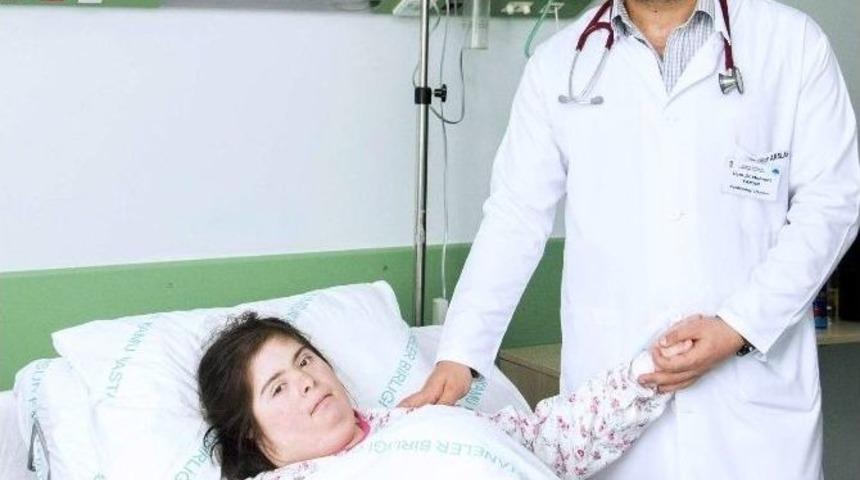 Kalbi Delik Down Sendromlu Hastaya Ameliyatsız Anjiyo Yapıldı